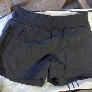 Athleta Women’s Trekkie North Short, Black, Size 10